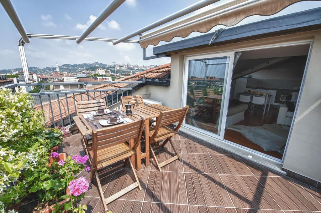 Cute & Cozy Terrace
